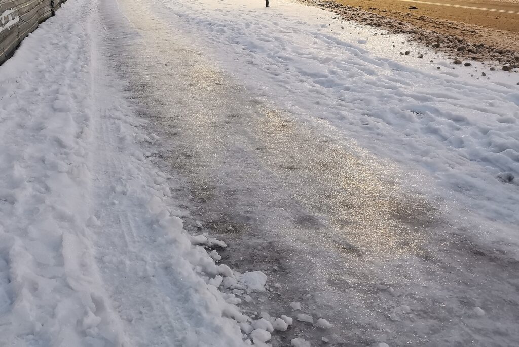 Lod na drogach i chodnikach