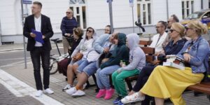 zdjęcie przedstawia publiczność festiwalu