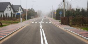 Zdjęcie przedstawia ulicę Wiejską